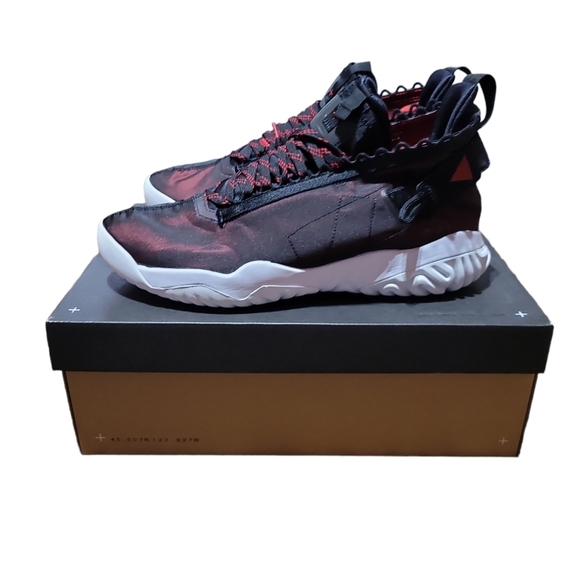Jordan Proto-React University size 11.5 *Brand new in the box* main image 5